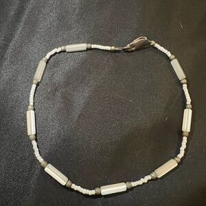 Elegant Beaded Bracelet in Gray and white